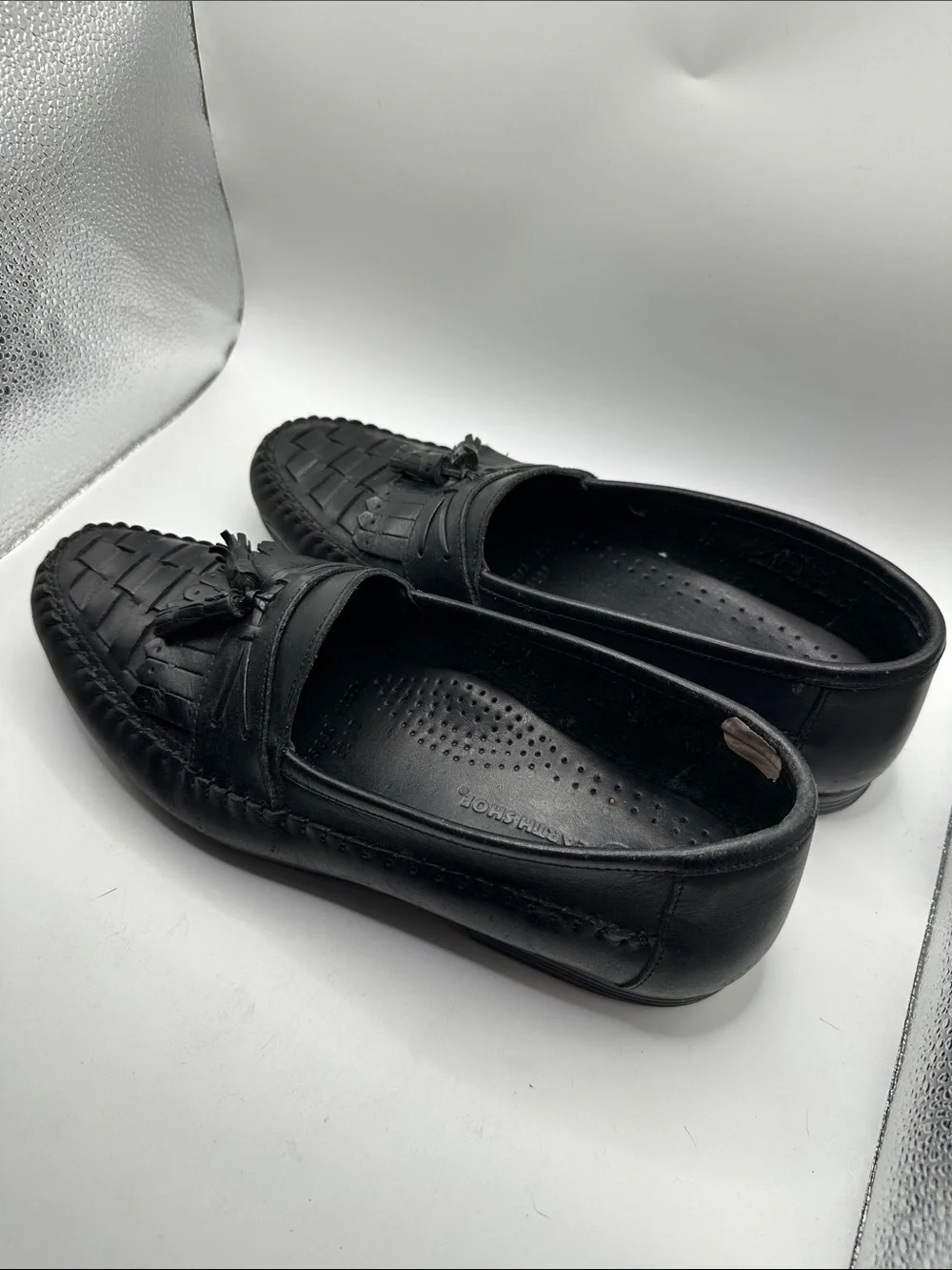 Earth Shoe Black Leather Tassel Loafers for Men dose 10.5